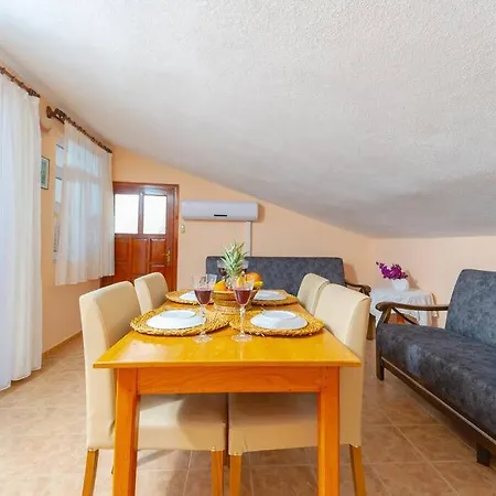 Kalkanda Merkezde Haftalik Kiralik Daire Appartement Kaş